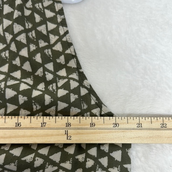 Denver Hayes Green and White Sleeveless Tank Top - Picture 7 of 9